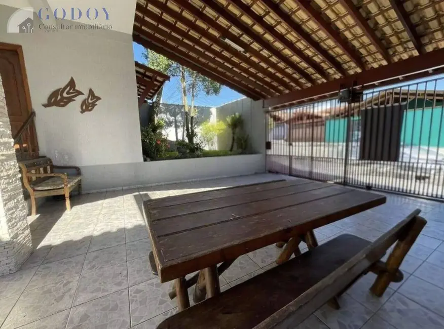 Foto 3 de Sobrado com 3 quartos à venda, 257m2 em Residencial Mombaça I, Pindamonhangaba - SP