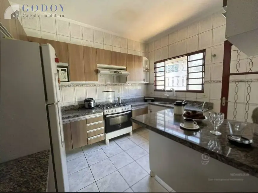 Foto 8 de Sobrado com 3 quartos à venda, 257m2 em Residencial Mombaça I, Pindamonhangaba - SP