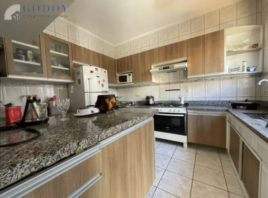 Foto 7 de Sobrado com 3 quartos à venda, 257m2 em Residencial Mombaça I, Pindamonhangaba - SP