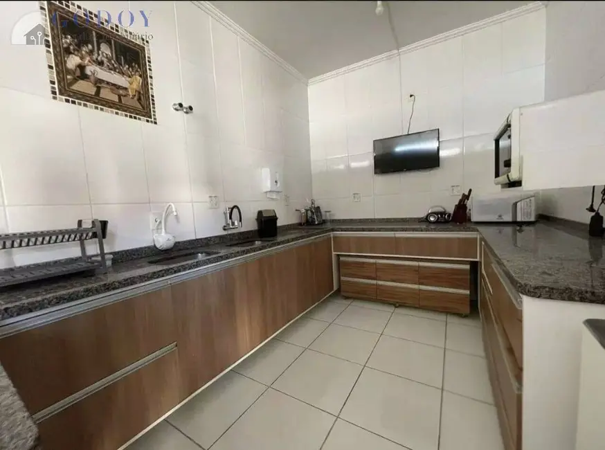 Foto 9 de Sobrado com 3 quartos à venda, 257m2 em Residencial Mombaça I, Pindamonhangaba - SP