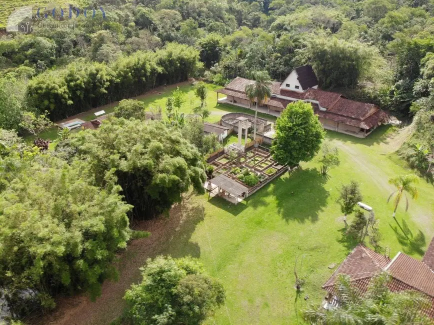 Foto 9 de Sítio / Rancho com 6 quartos à venda e para alugar, 2000m2 em Mandú, Pindamonhangaba - SP