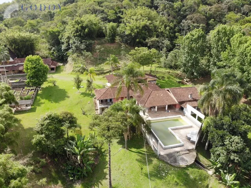 Foto 8 de Sítio / Rancho com 6 quartos à venda e para alugar, 2000m2 em Mandú, Pindamonhangaba - SP