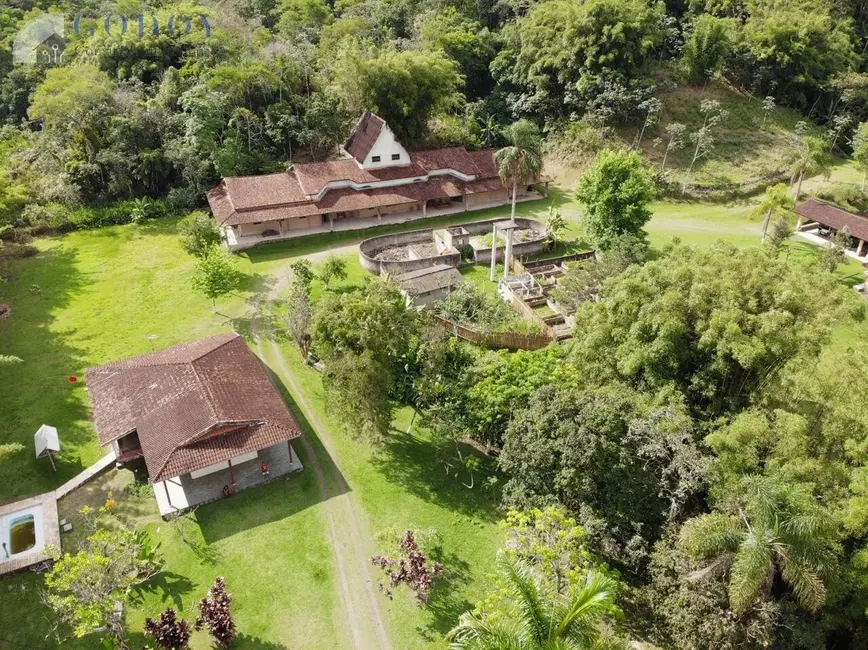 Foto 1 de Sítio / Rancho com 6 quartos à venda e para alugar, 2000m2 em Mandú, Pindamonhangaba - SP