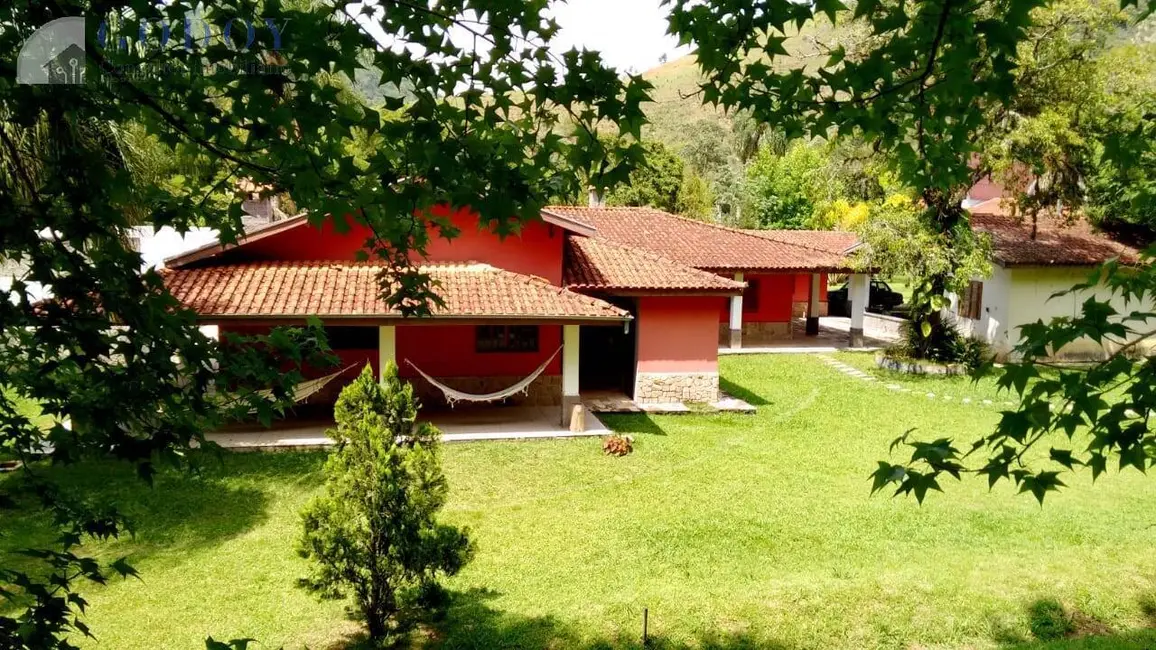 Foto 2 de Sítio / Rancho com 6 quartos à venda e para alugar, 2000m2 em Mandú, Pindamonhangaba - SP