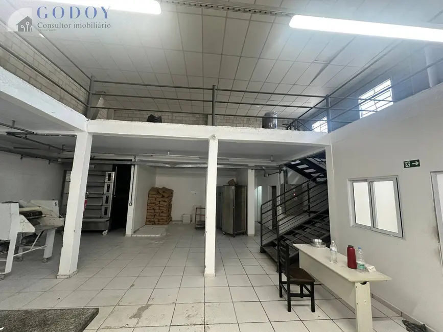 Foto 3 de Armazém / Galpão para alugar, 900m2 em Jardim Cristina, Pindamonhangaba - SP