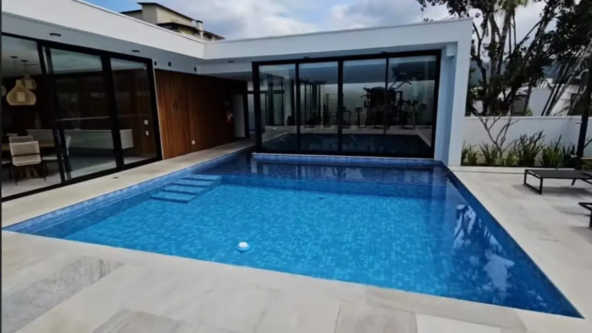 Foto 2 de Casa de Condomínio com 2 quartos à venda e para alugar, 80m2 em Ubatuba - SP