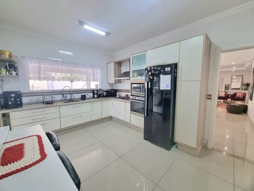 Foto 9 de Casa de Condomínio com 3 quartos à venda, 245m2 em Pindamonhangaba - SP