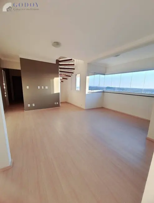 Cobertura com 3 quartos à venda e para alugar, 150m2 em Bela Vista, Pindamonhangaba - SP - imagem 3 Foto 3 de Cobertura com 3 quartos à venda e para alugar, 150m2 em Bela Vista, Pindamonhangaba - SP