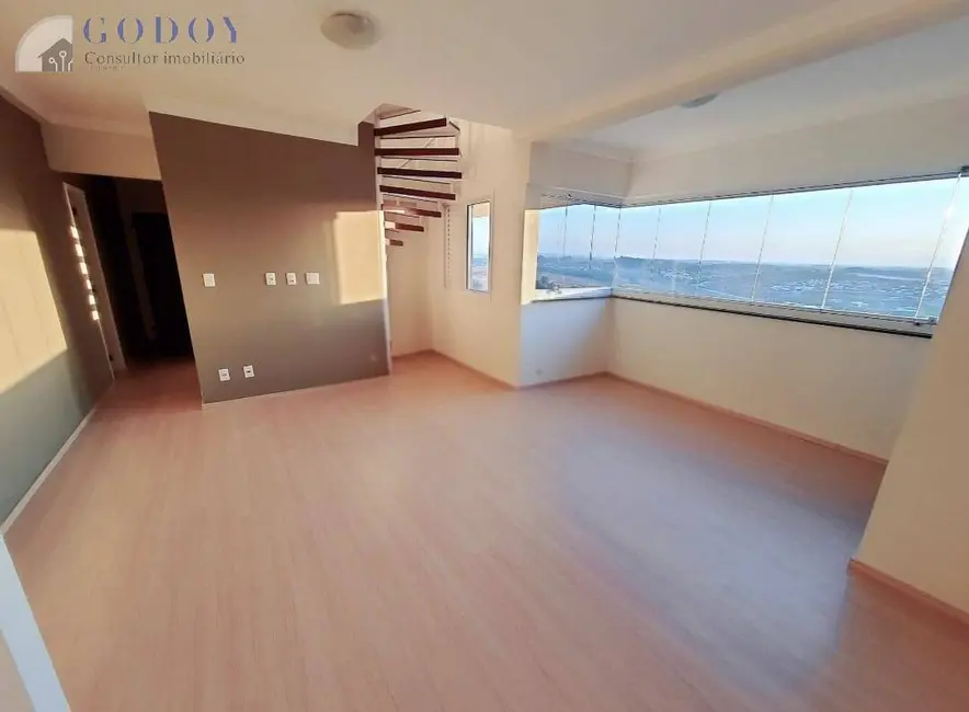 Cobertura com 3 quartos à venda e para alugar, 150m2 em Bela Vista, Pindamonhangaba - SP - imagem 2 Foto 2 de Cobertura com 3 quartos à venda e para alugar, 150m2 em Bela Vista, Pindamonhangaba - SP