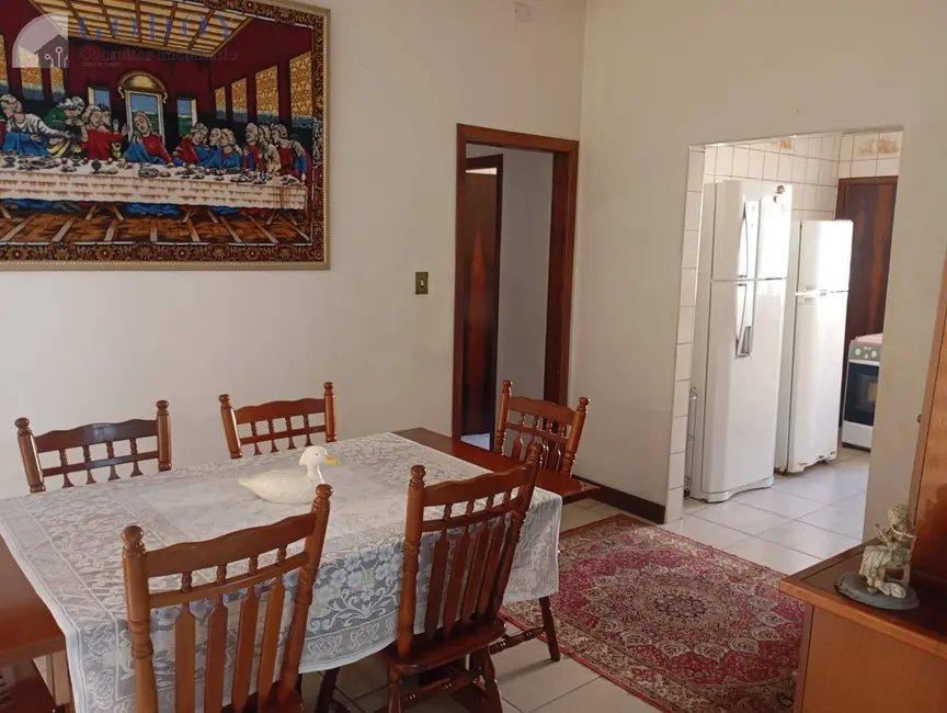 Foto 5 de Casa com 3 quartos para alugar, 200m2 em Pindamonhangaba - SP