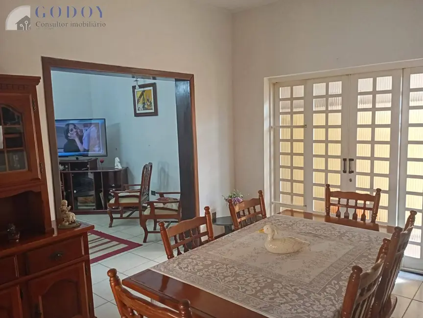 Foto 6 de Casa com 3 quartos para alugar, 200m2 em Pindamonhangaba - SP