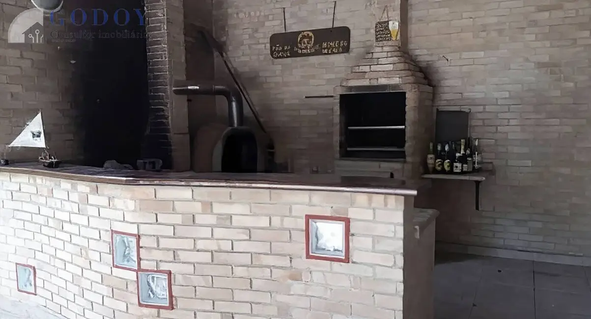 Foto 2 de Casa com 4 quartos para alugar, 397m2 em Vila Bourghese, Pindamonhangaba - SP