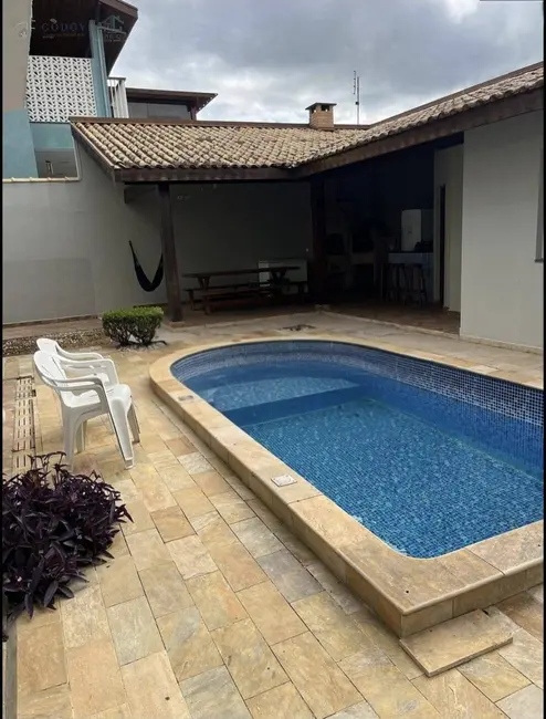 Foto 3 de Casa de Condomínio com 5 quartos à venda, 300m2 em Pindamonhangaba - SP