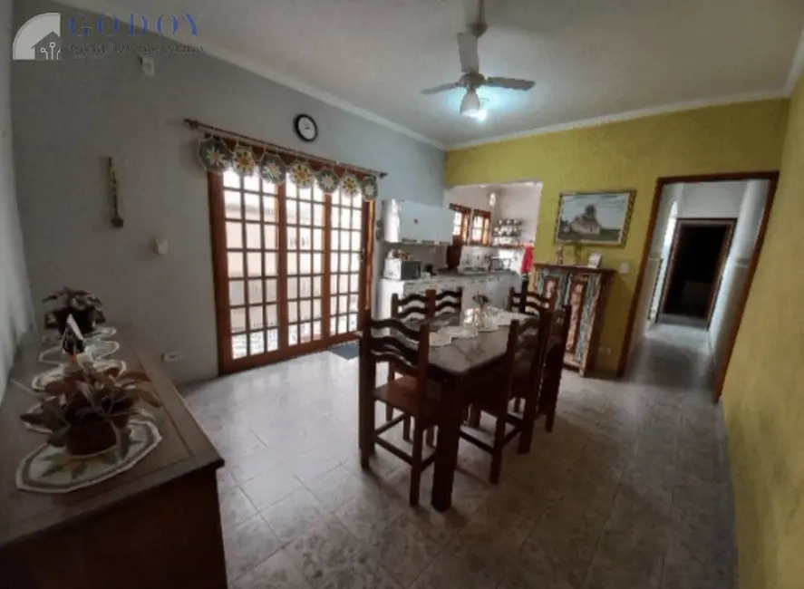 Foto 6 de Sobrado com 3 quartos à venda e para alugar, 165m2 em Jardim Rosely, Pindamonhangaba - SP