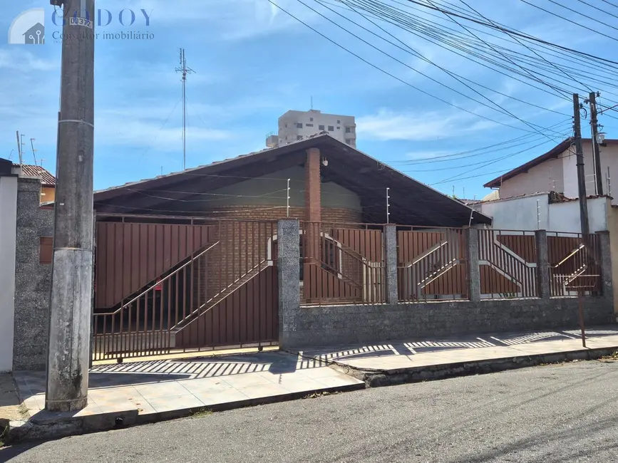 Foto 2 de Casa com 3 quartos à venda, 250m2 em Tabaú, Pindamonhangaba - SP