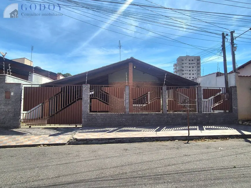 Foto 1 de Casa com 3 quartos à venda, 250m2 em Tabaú, Pindamonhangaba - SP