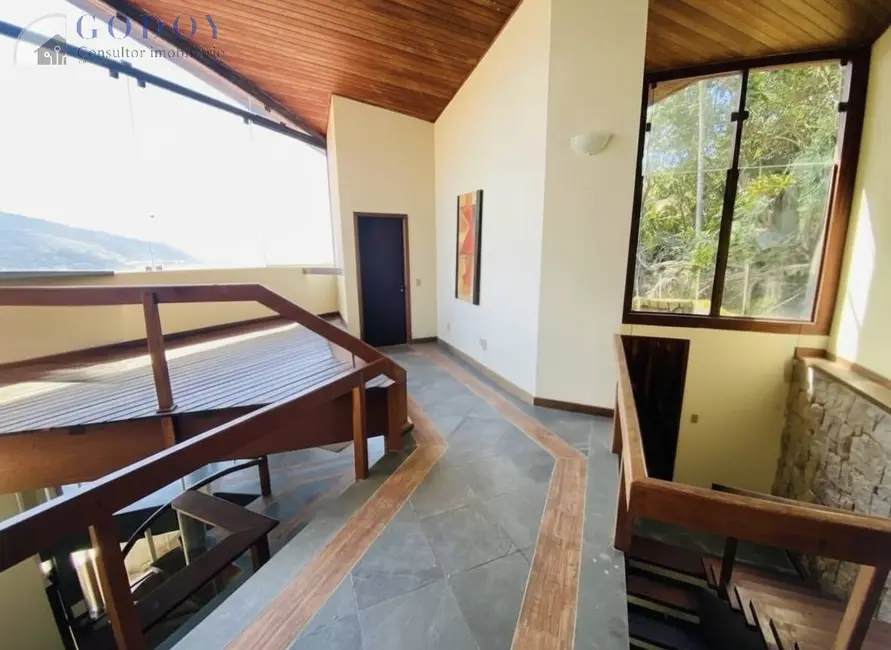 Foto 9 de Casa com 5 quartos à venda, 605m2 em Ubatuba - SP