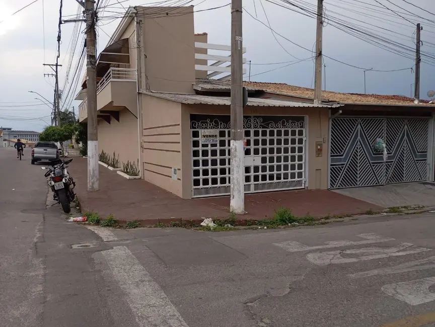 Foto 1 de Sobrado com 3 quartos à venda, 200m2 em Alto do Cardoso, Pindamonhangaba - SP