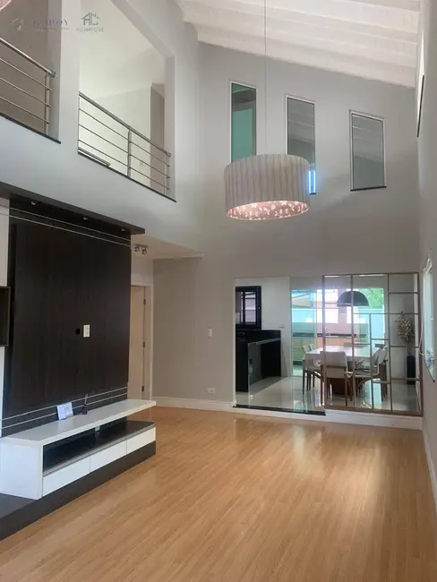 Foto 4 de Sobrado com 4 quartos à venda e para alugar, 240m2 em Tremembe - SP