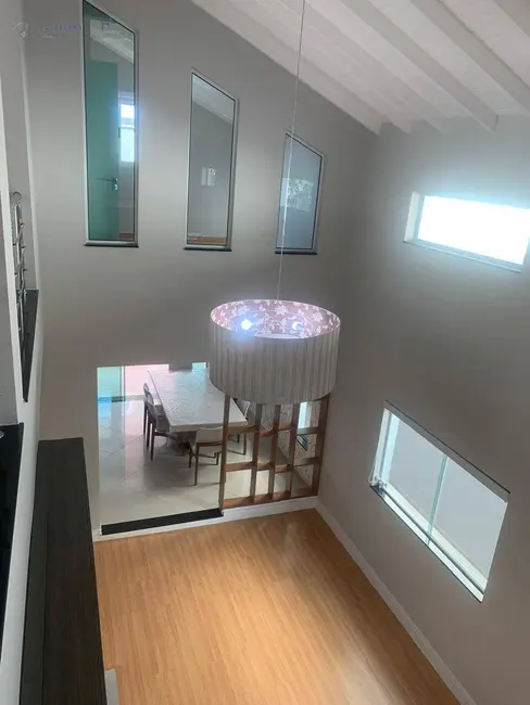 Foto 8 de Sobrado com 4 quartos à venda e para alugar, 240m2 em Tremembe - SP