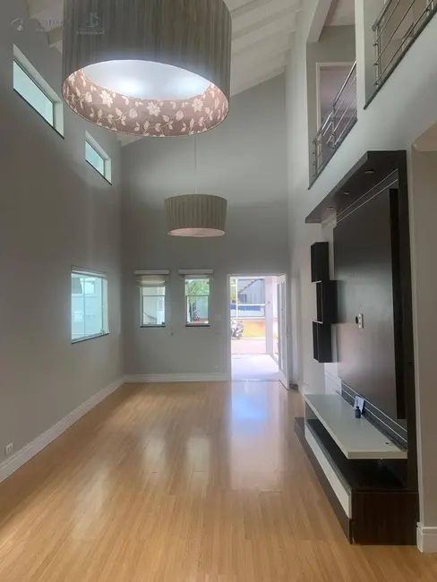 Foto 7 de Sobrado com 4 quartos à venda e para alugar, 240m2 em Tremembe - SP