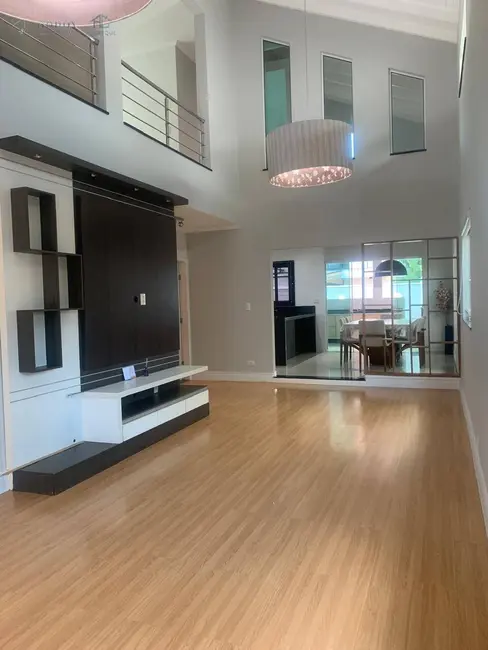 Foto 5 de Sobrado com 4 quartos à venda e para alugar, 240m2 em Tremembe - SP