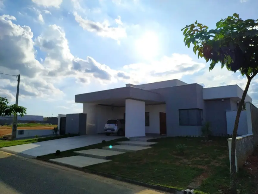 Foto 1 de Casa de Condomínio com 3 quartos à venda, 212m2 em Pindamonhangaba - SP