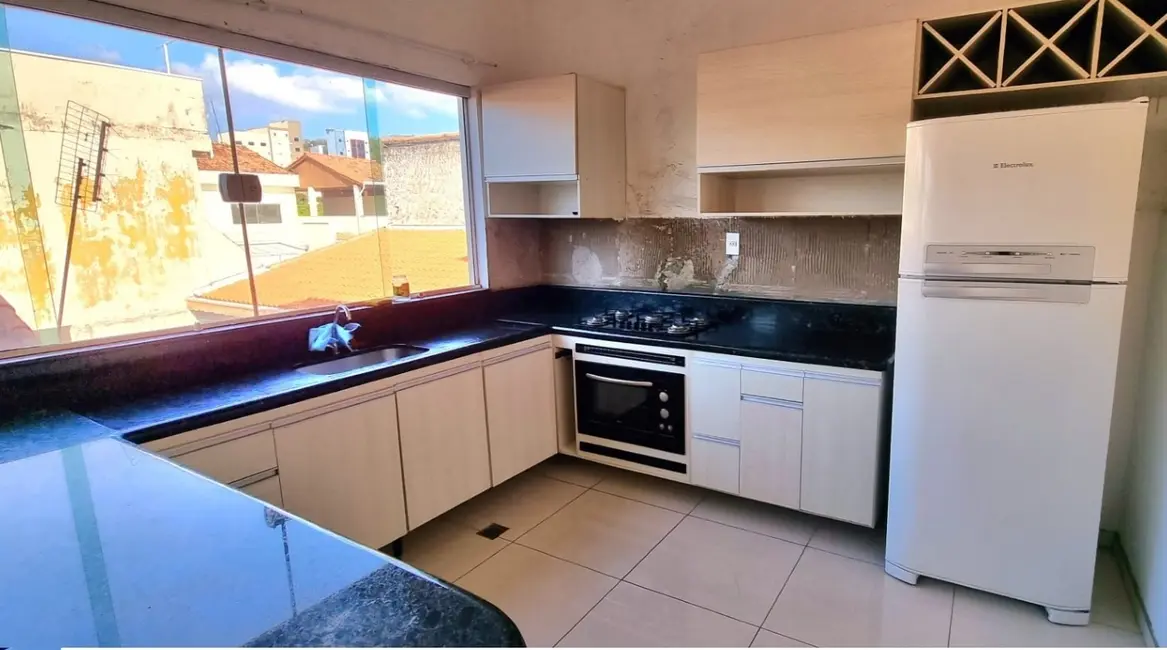 Sobrado com 3 quartos à venda e para alugar, 200m2 em Aparecida - SP - imagem 2 Foto 2 de Sobrado com 3 quartos à venda e para alugar, 200m2 em Aparecida - SP