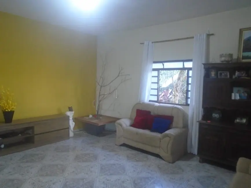 Foto 3 de Chácara com 3 quartos à venda, 265m2 em Goiabal, Pindamonhangaba - SP