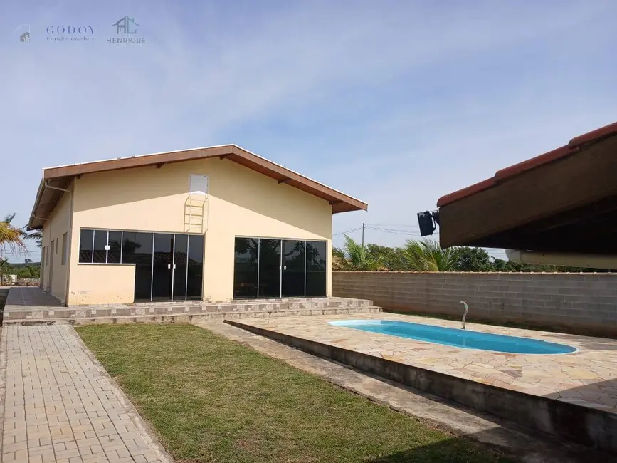 Foto 2 de Chácara com 3 quartos à venda e para alugar, 250m2 em Goiabal, Pindamonhangaba - SP