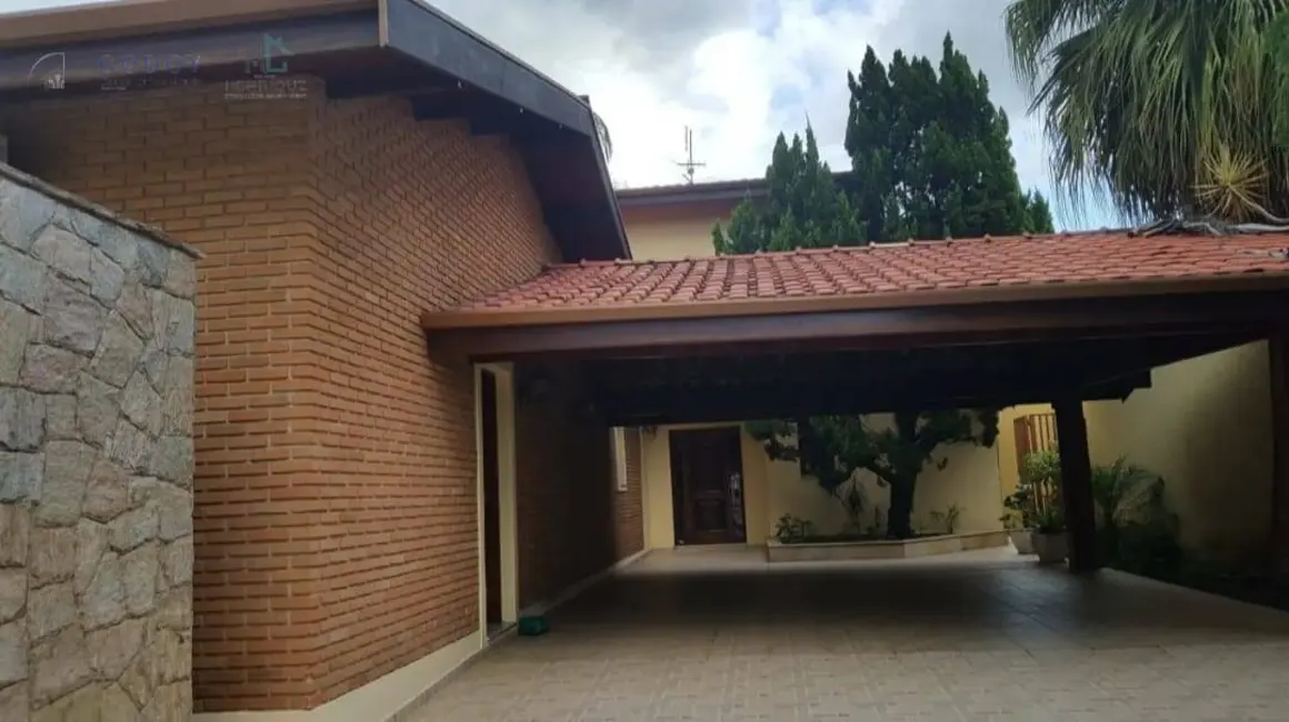 Casa com 3 quartos à venda, 419m2 em Jardim Residencial Doutor Lessa, Pindamonhangaba - SP - imagem 4 Foto 4 de Casa com 3 quartos à venda, 419m2 em Jardim Residencial Doutor Lessa, Pindamonhangaba - SP