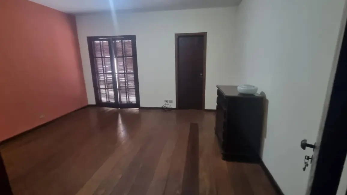 Foto 8 de Sobrado com 4 quartos à venda, 223m2 em Pindamonhangaba - SP