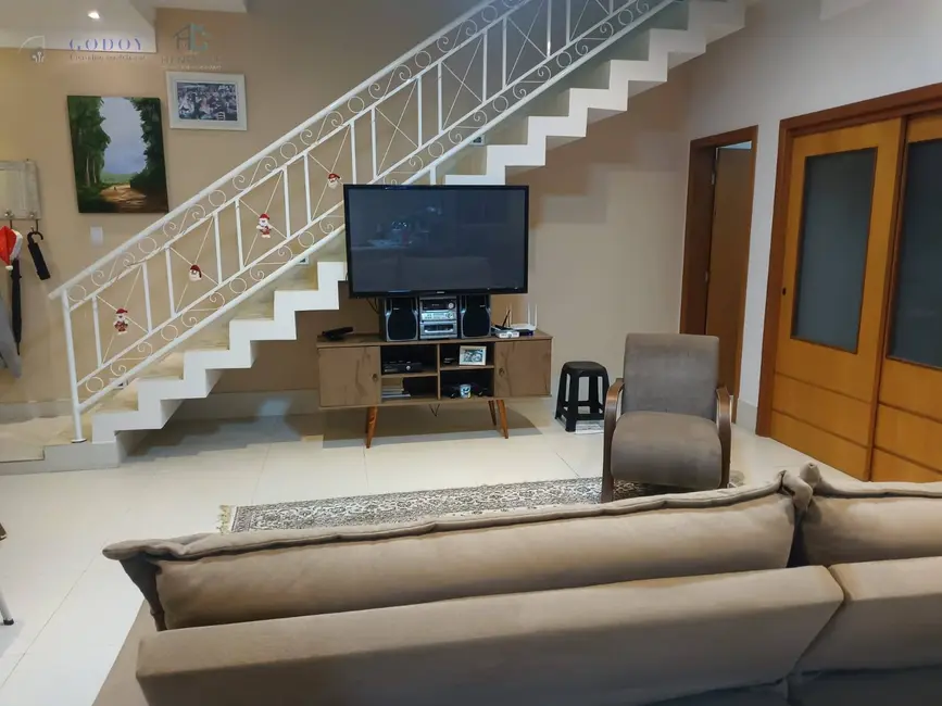 Foto 3 de Casa de Condomínio com 3 quartos à venda, 350m2 em Piracangaguá, Taubate - SP