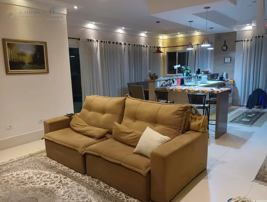 Foto 2 de Casa de Condomínio com 3 quartos à venda, 350m2 em Piracangaguá, Taubate - SP