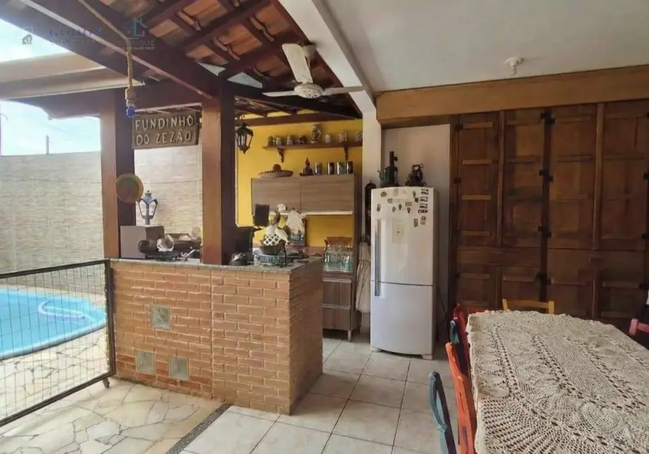 Foto 2 de Sobrado com 4 quartos à venda, 300m2 em Vila São Judas Tadeu, Pindamonhangaba - SP