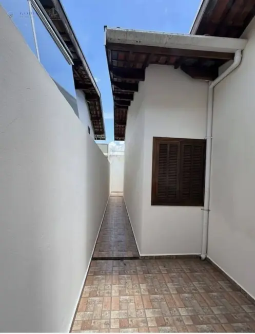 Foto 1 de Casa com 2 quartos à venda, 125m2 em Residencial Mombaça I, Pindamonhangaba - SP
