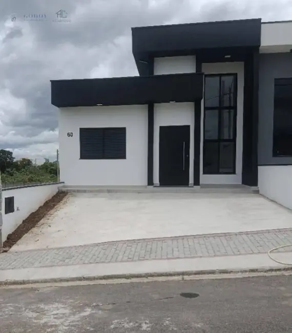 Foto 1 de Casa de Condomínio com 3 quartos à venda, 107m2 em Pindamonhangaba - SP