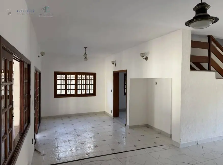 Foto 4 de Casa com 4 quartos para alugar, 340m2 em Tabaú, Pindamonhangaba - SP