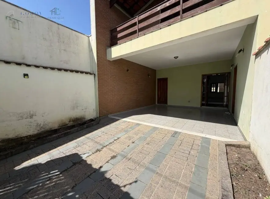 Foto 3 de Casa com 4 quartos para alugar, 340m2 em Tabaú, Pindamonhangaba - SP