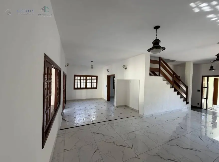Foto 6 de Casa com 4 quartos para alugar, 340m2 em Tabaú, Pindamonhangaba - SP