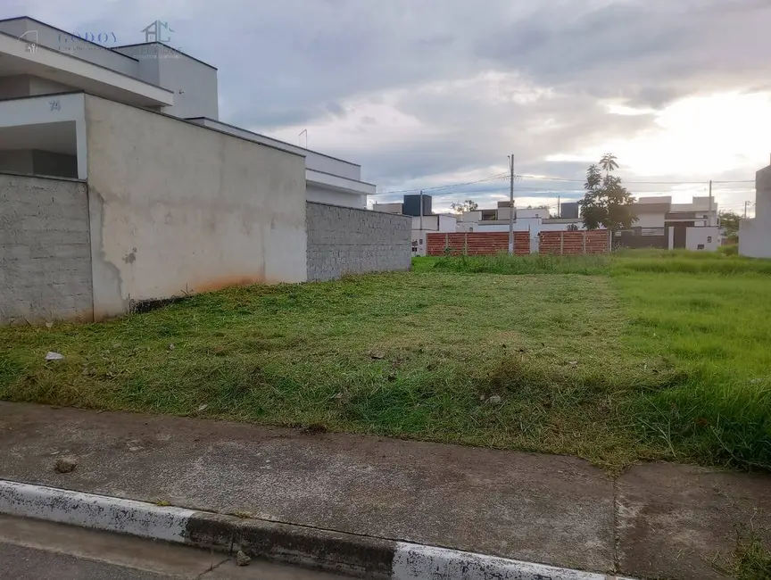 Foto 1 de Terreno / Lote à venda em Pindamonhangaba - SP