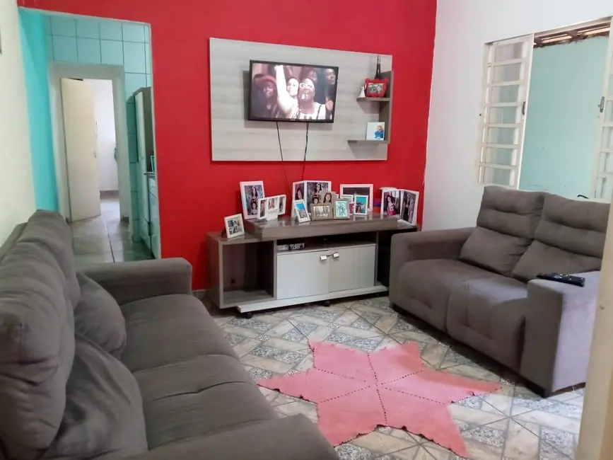 Foto 1 de Casa com 2 quartos à venda, 75m2 em Jardim Santa Tereza, Taubate - SP