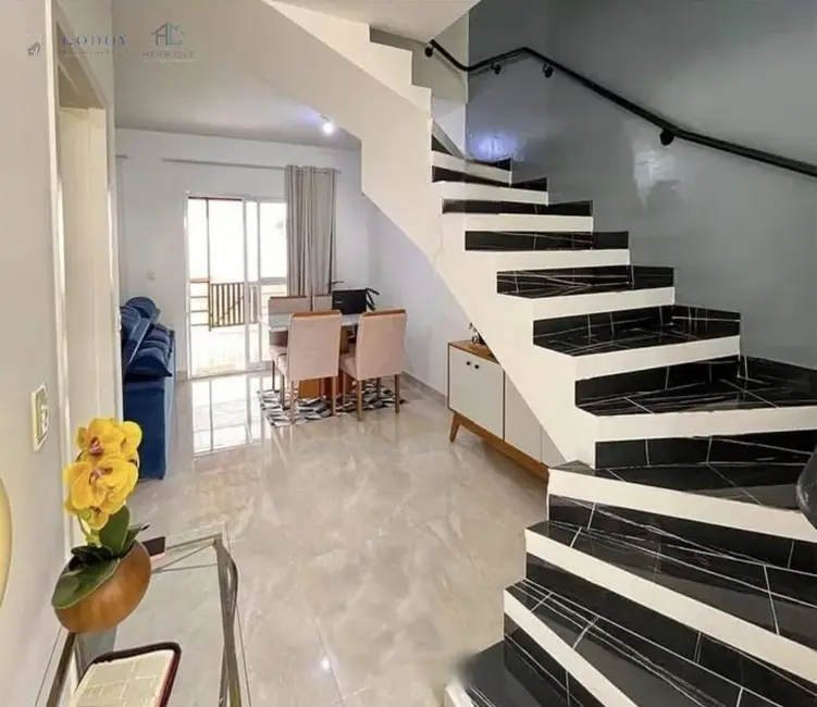 Foto 1 de Sobrado com 3 quartos à venda, 86m2 em Loteamento Industrial Água Preta, Pindamonhangaba - SP