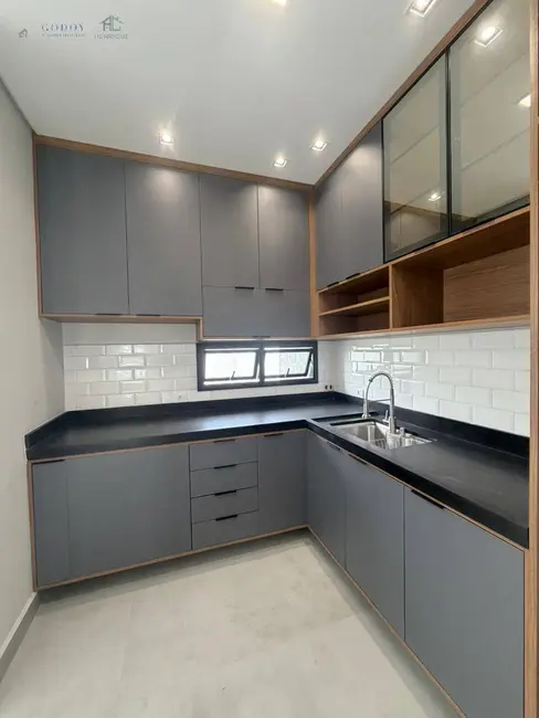 Foto 2 de Casa de Condomínio com 3 quartos à venda, 148m2 em Morada dos Nobres, Taubate - SP