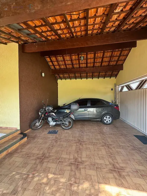 Foto 2 de Casa com 2 quartos à venda, 250m2 em Conjunto Residencial Araretama, Pindamonhangaba - SP