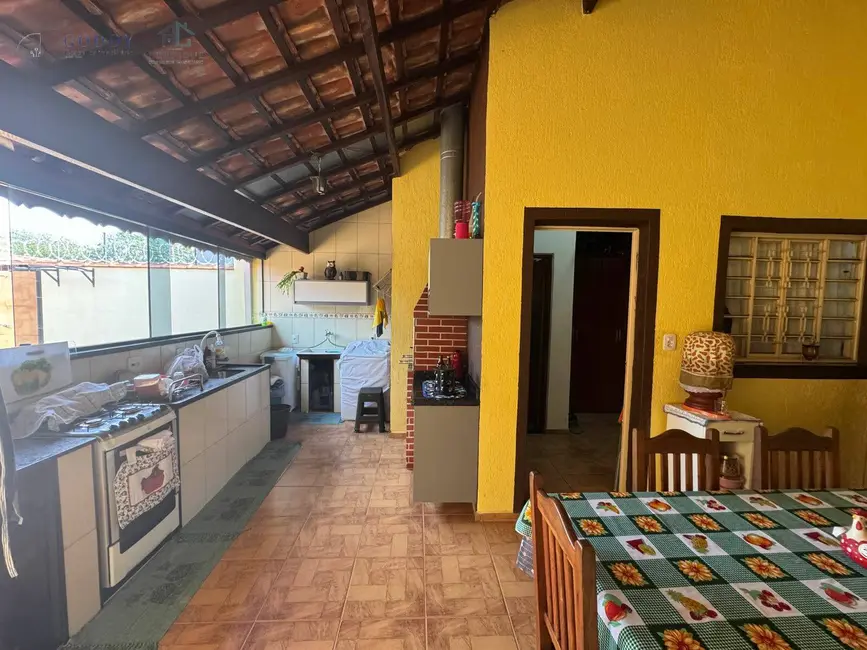 Foto 3 de Casa com 2 quartos à venda, 250m2 em Conjunto Residencial Araretama, Pindamonhangaba - SP