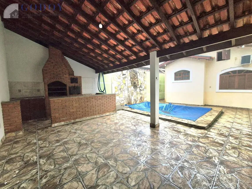 Foto 2 de Casa com 3 quartos à venda, 186m2 em Pindamonhangaba - SP