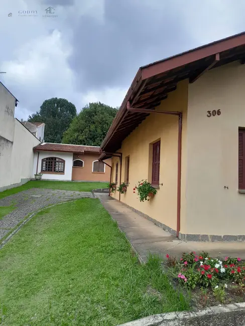 Foto 2 de Casa com 3 quartos à venda, 200m2 em Campos Do Jordao - SP