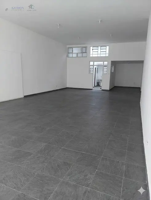 Sala Comercial para alugar, 332m2 em Centro, Guaratingueta - SP - imagem 3 Foto 3 de Sala Comercial para alugar, 332m2 em Centro, Guaratingueta - SP