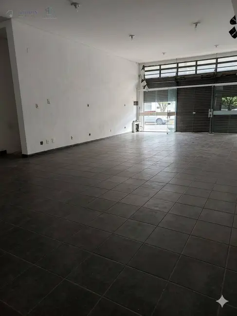 Sala Comercial para alugar, 332m2 em Centro, Guaratingueta - SP - imagem 2 Foto 2 de Sala Comercial para alugar, 332m2 em Centro, Guaratingueta - SP